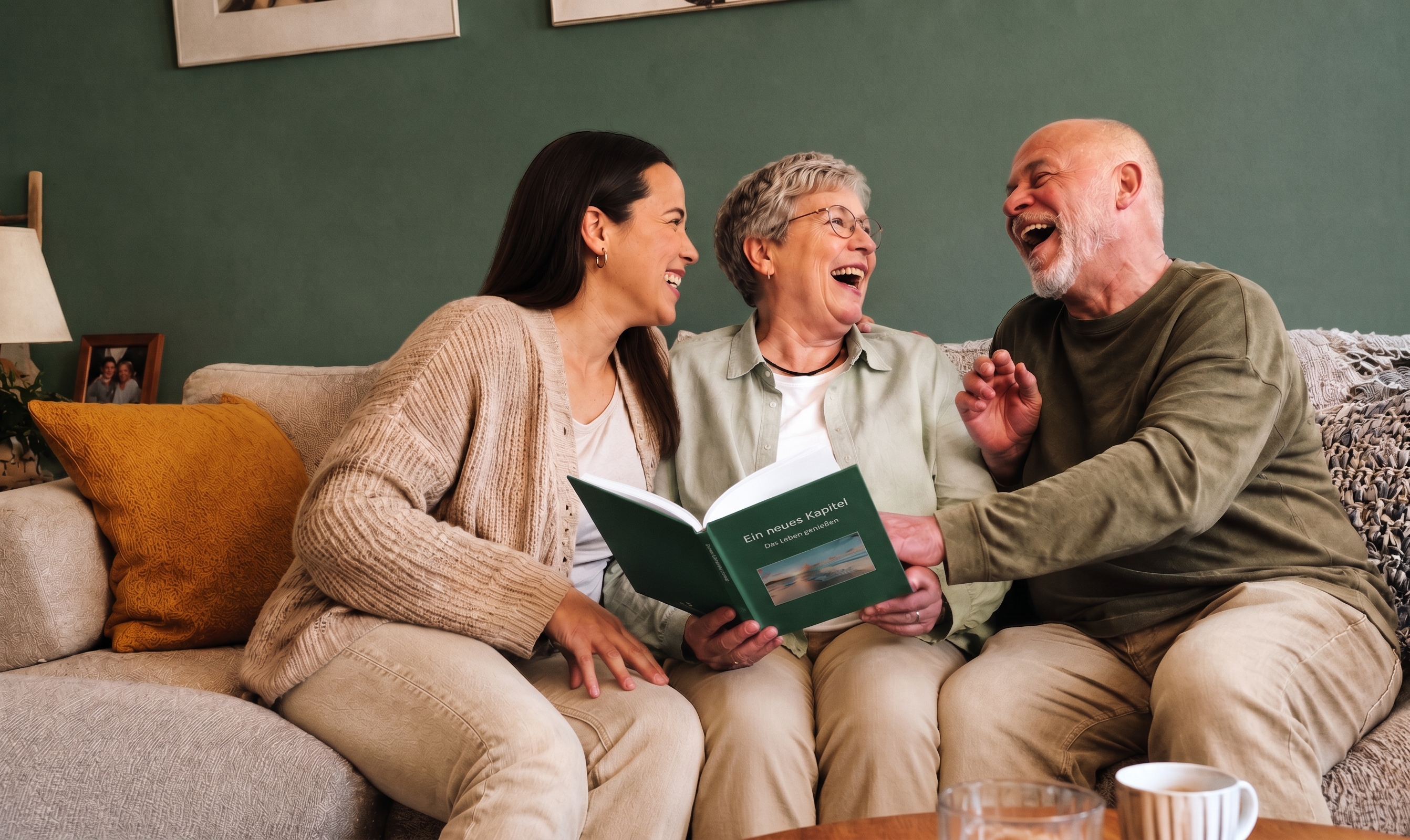 Geschenkmoment mit dem Nachklang-Buch